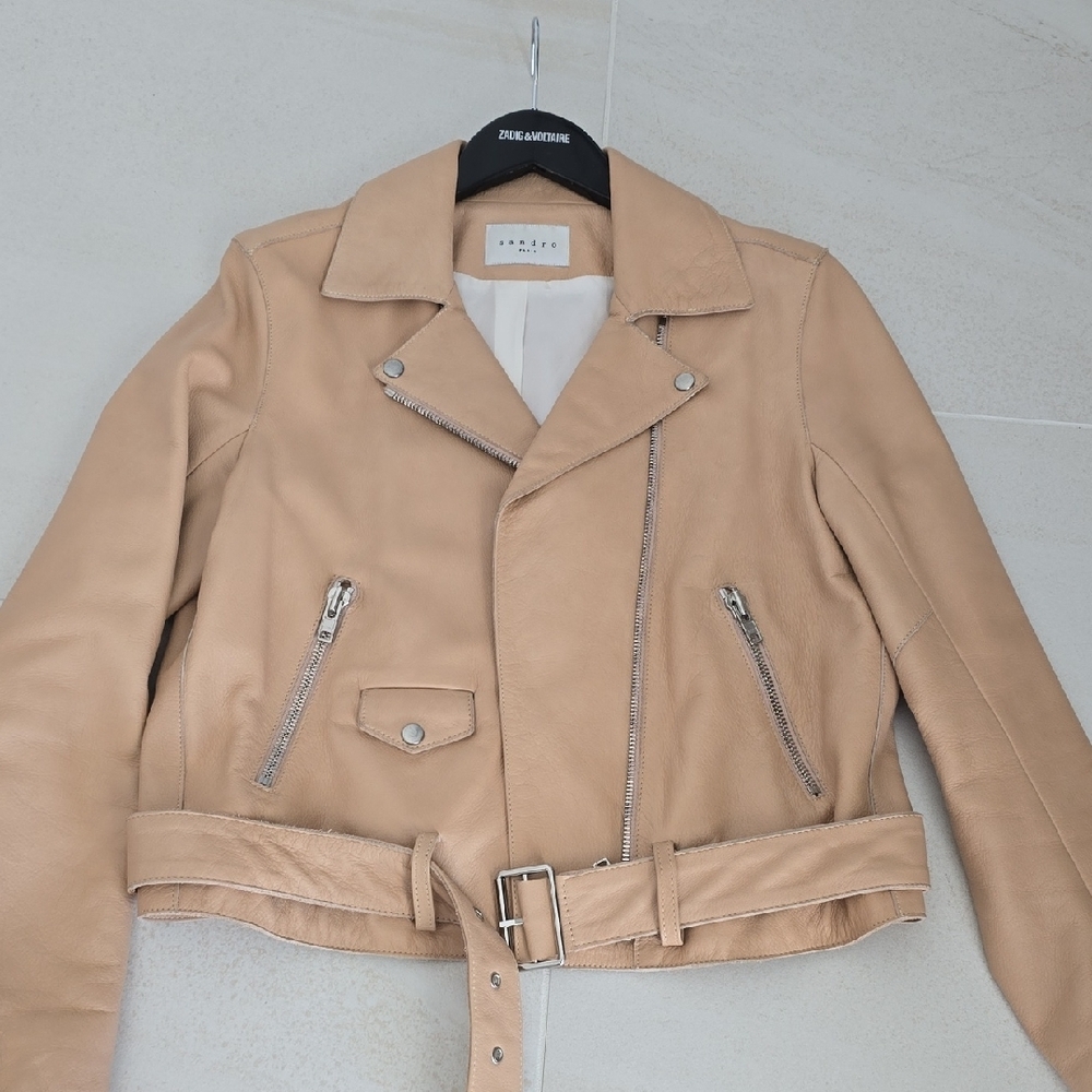 Chic Beige Leather Jacket with Silver Accents - image 5